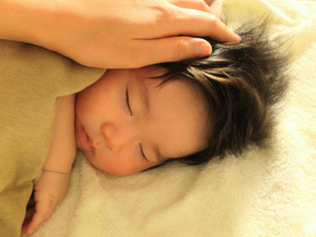 赤ちゃんの昼寝は起こす方が良い 睡眠リズムの整え方